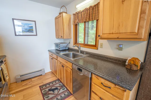 $879,000 | 188 South Shore Road, Lake Pleasant, NY 12108