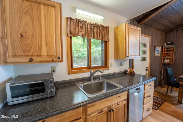 $879,000 | 188 South Shore Road, Lake Pleasant, NY 12108