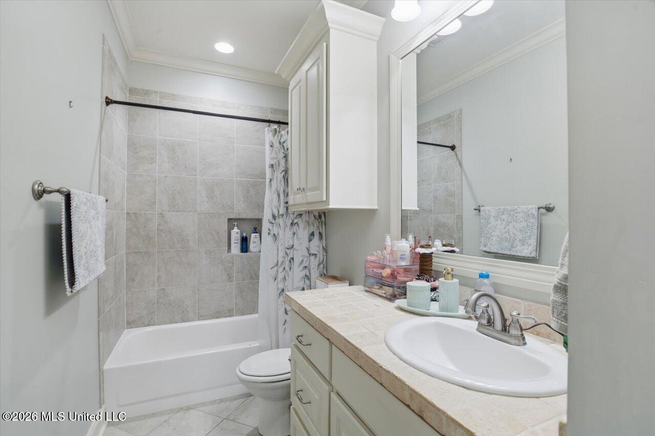 111 Claiborne Street Madison, MS 39110 - Photo 42 of 54 2nd bathroom