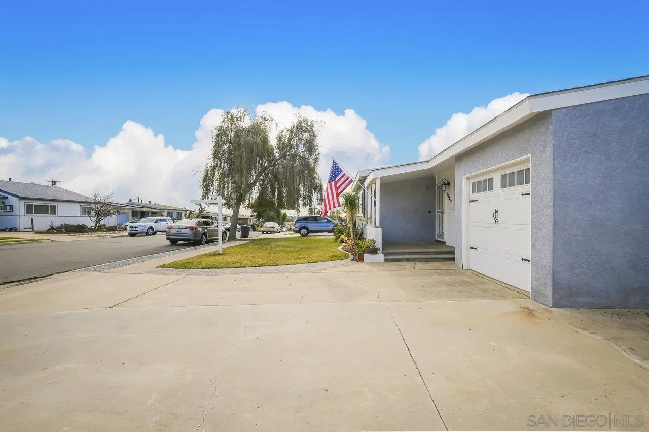 3726 Nassau Drive San Diego, CA 92115 - Photo 36 of 37 a view of a basket ball ground