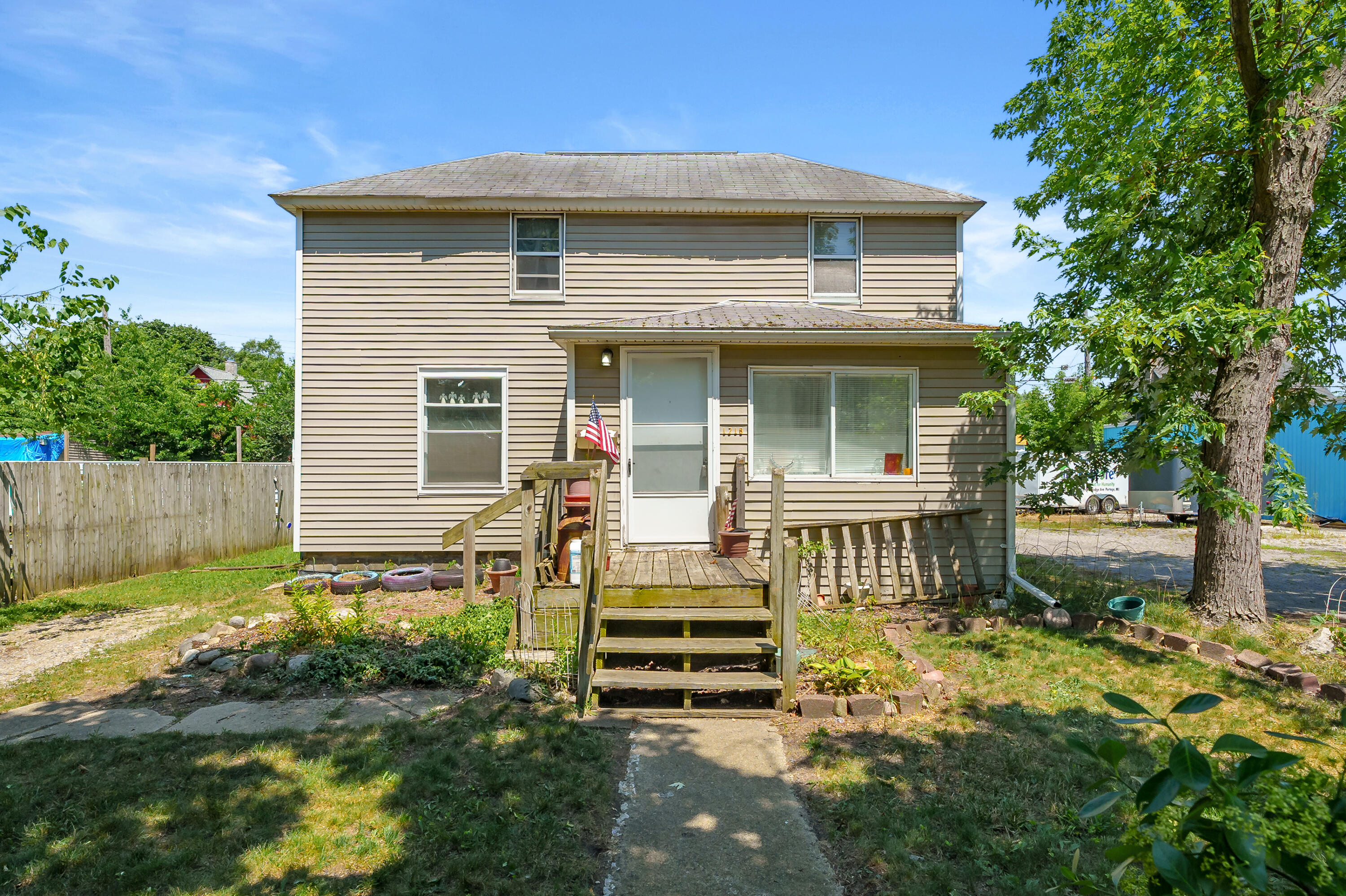 1715 Reed Street Kalamazoo, MI 49001 - Photo 1 of 22 Reed St 1715 Kalamazoo 49001-1