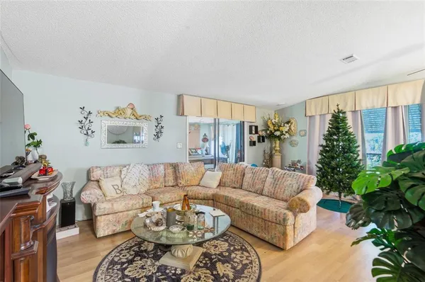 $159,900 | 1537 Doral Circle, Lady Lake, FL 32159