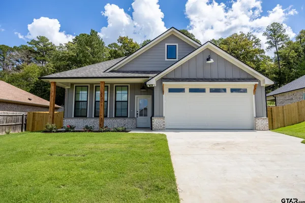 $2,200 | 8430 Lakeway Drive, Tyler, TX 75703