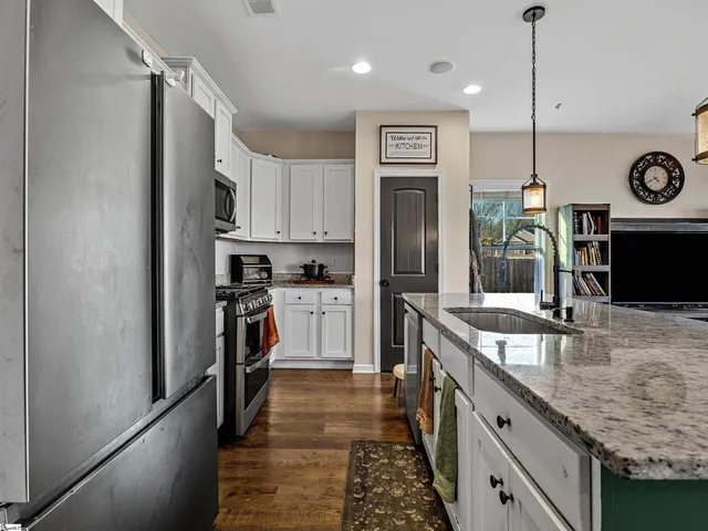 $325,000 | 642 Grantleigh Drive, Duncan, SC 29334