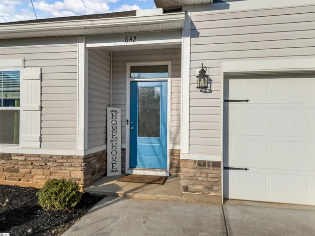 $325,000 | 642 Grantleigh Drive, Duncan, SC 29334