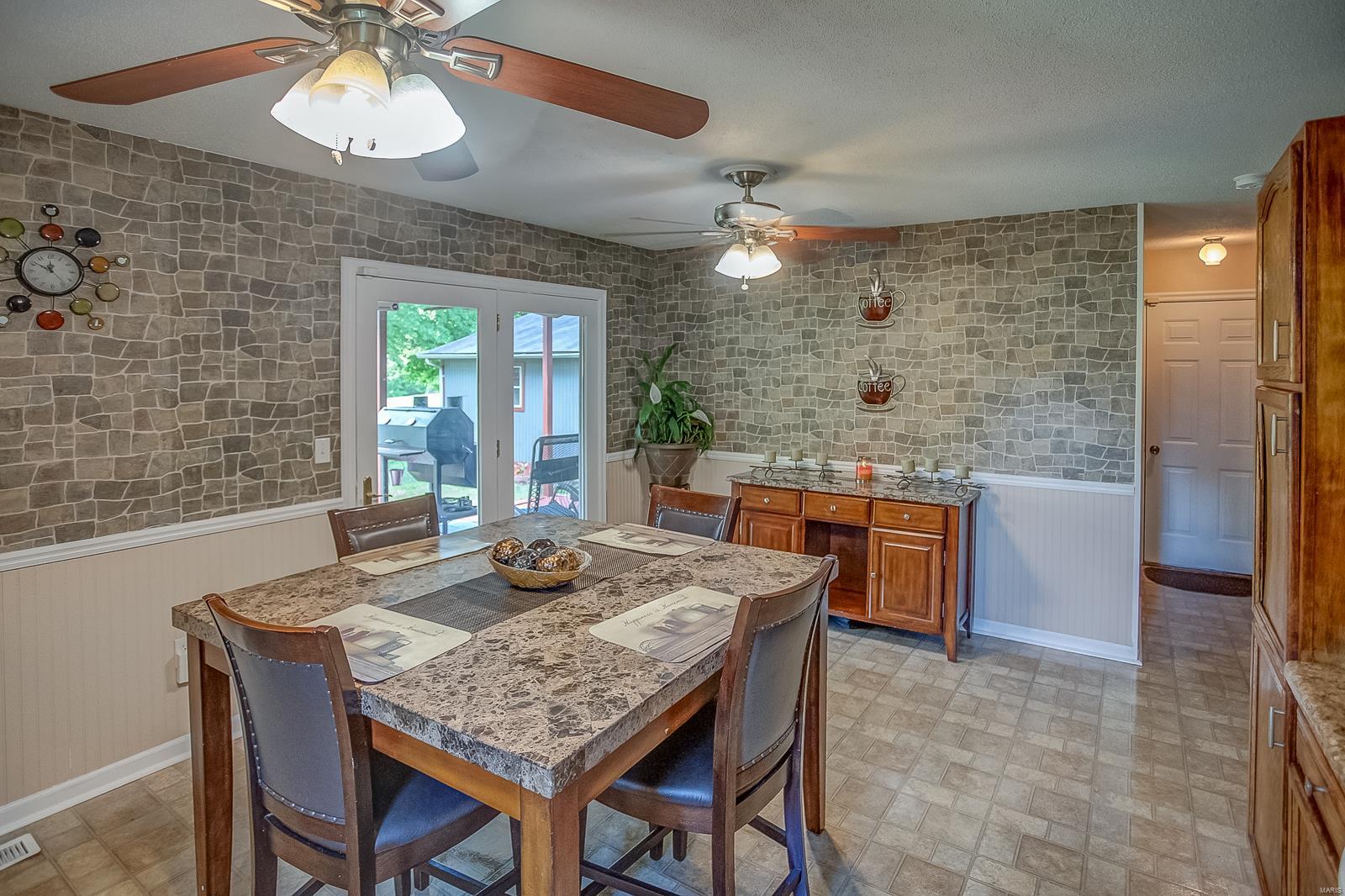 618 Hollywood Heights Road Caseyville, IL 62232 - Photo 8 of 32 Gallery Image 8