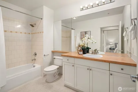 $315,000 | 1000 Aurora Avenue North, Unit 311, Seattle, WA 98109