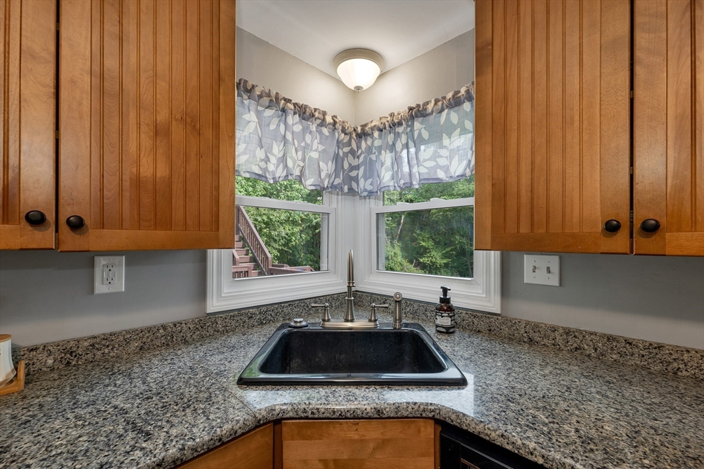 44 High Street Stratham, NH 03885 - Photo 11 of 42