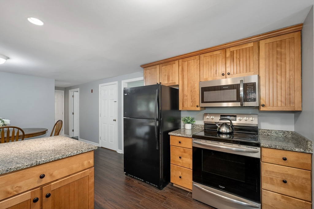 44 High Street Stratham, NH 03885 - Photo 12 of 42