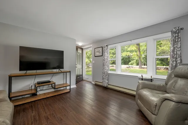 $699,900 | 44 High Street, Stratham, NH 03885