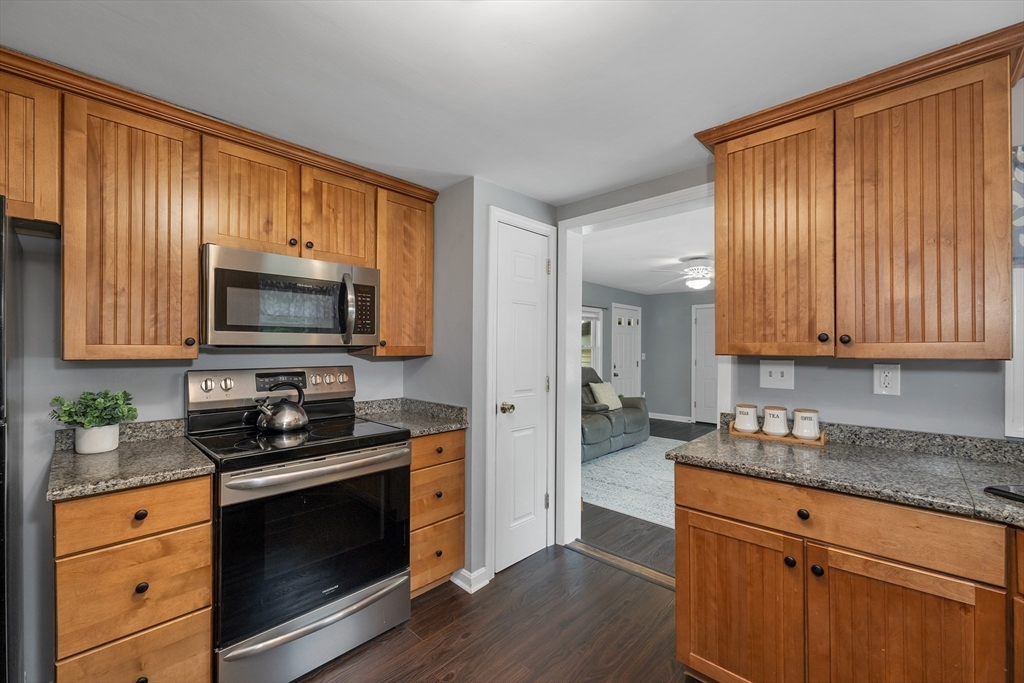 44 High Street Stratham, NH 03885 - Photo 9 of 42