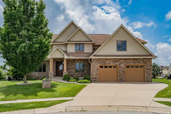 $509,999 | 2002 Falcon Ridge Court, Fort Wayne, IN 46845