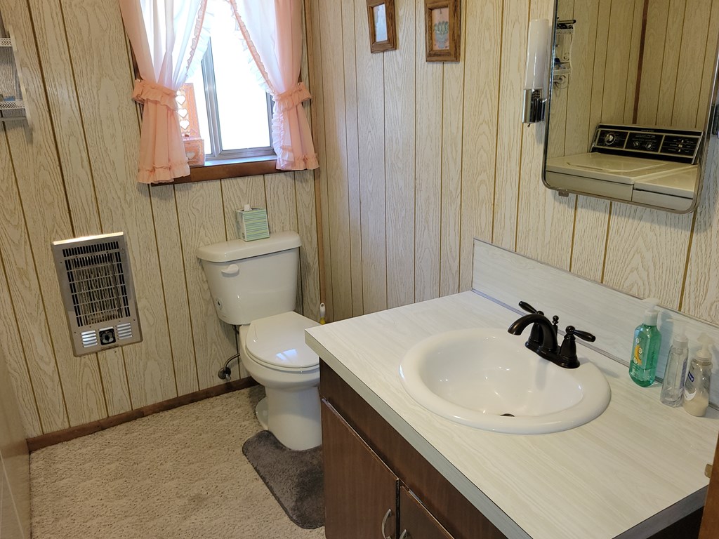 607-11 South Main Street Cascade, ID 83611 - Photo 15 of 23 Bath