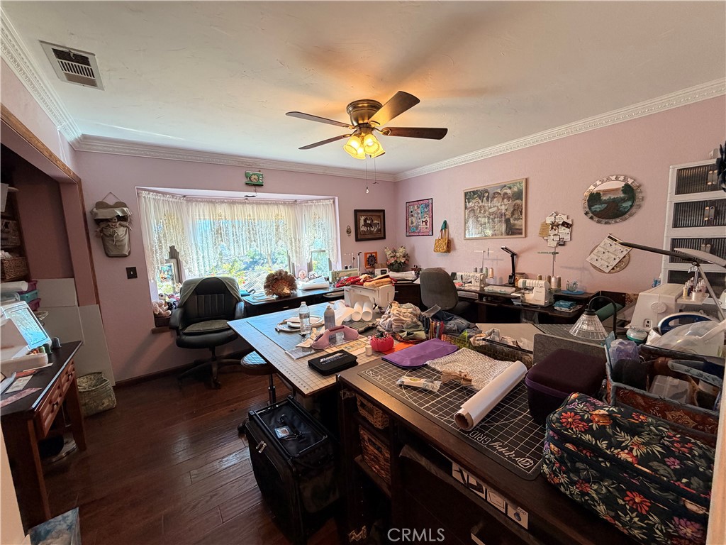 32360 Navajo Road Wildomar, CA 92595 - Photo 15 of 58 Sewing Craft room