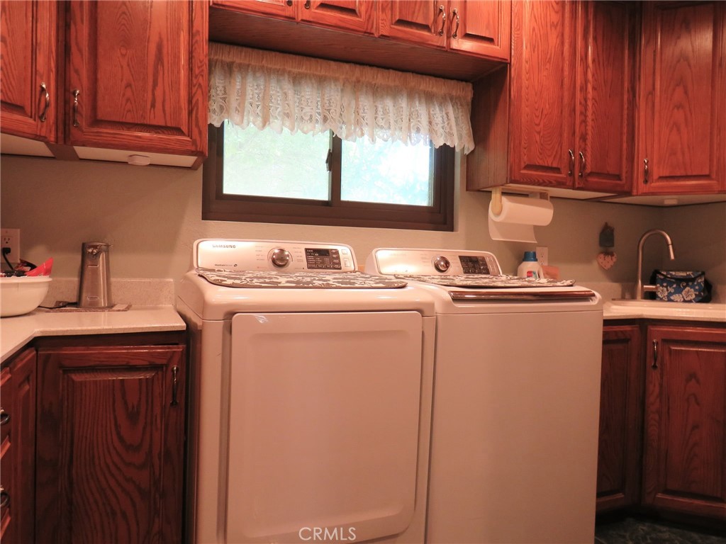 32360 Navajo Road Wildomar, CA 92595 - Photo 18 of 58 a utility room with sink dryer and washer