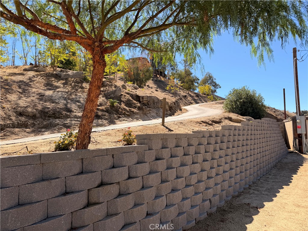 32360 Navajo Road Wildomar, CA 92595 - Photo 30 of 58 a view of a yard with an tree