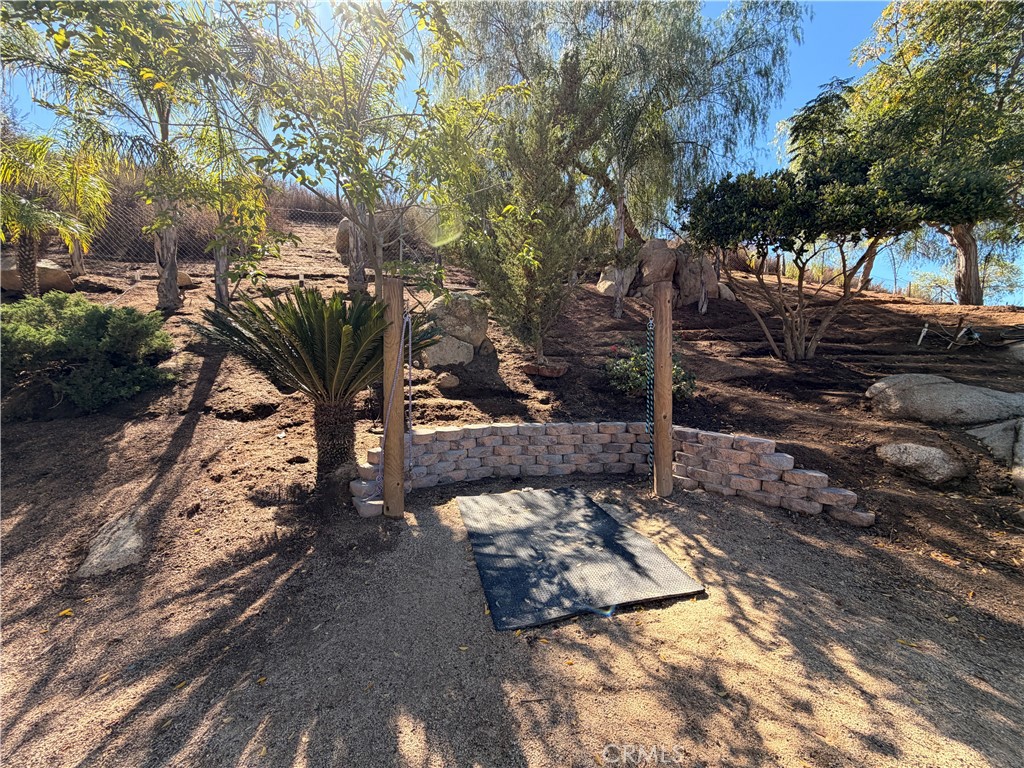 32360 Navajo Road Wildomar, CA 92595 - Photo 35 of 58 a view of a backyard of the house