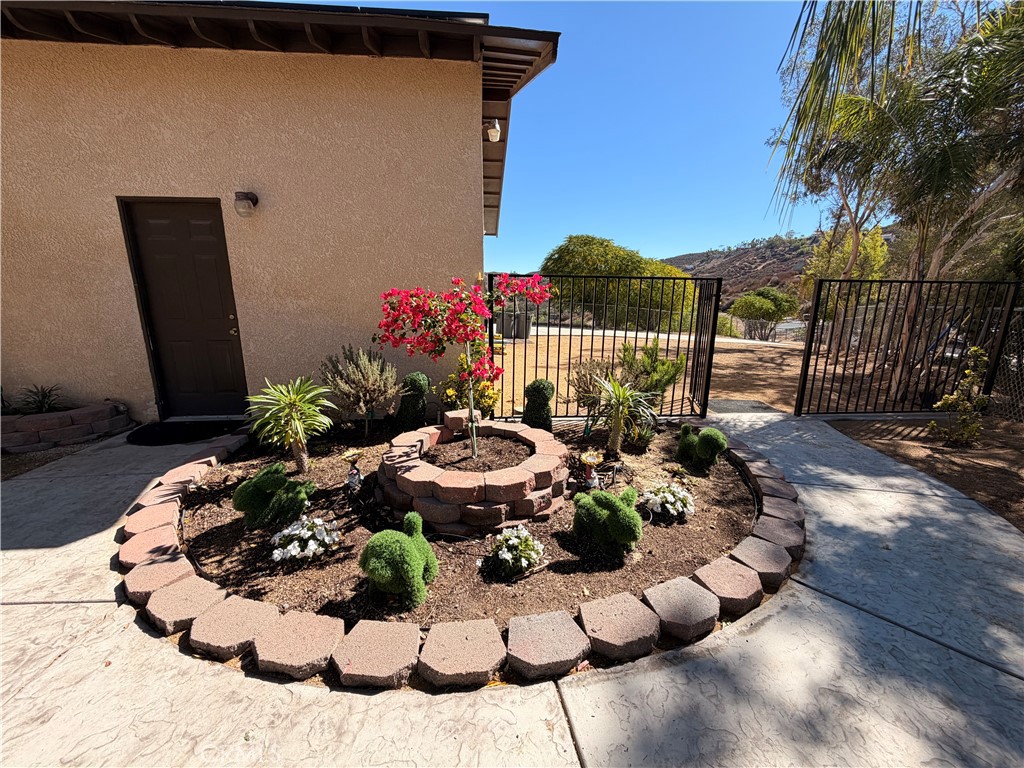 32360 Navajo Road Wildomar, CA 92595 - Photo 48 of 58 a view of a backyard with plants