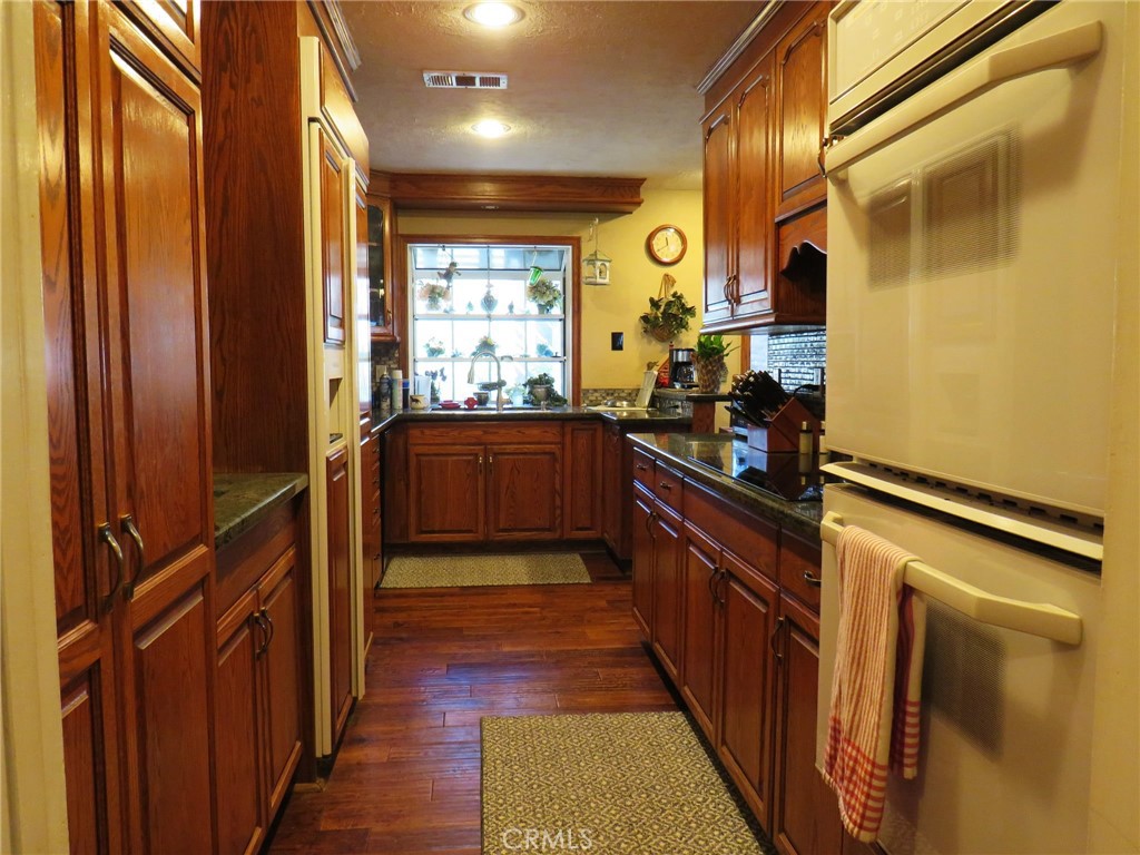 32360 Navajo Road Wildomar, CA 92595 - Photo 10 of 58 a kitchen with sink cabinets and stove