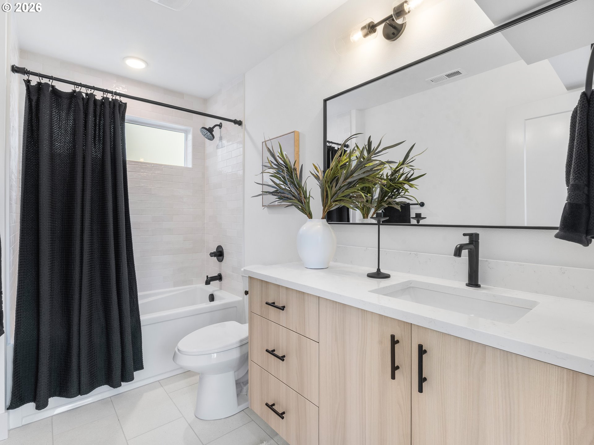 8206 Southwest 46th Avenue Portland, OR 97219 - Photo 12 of 23