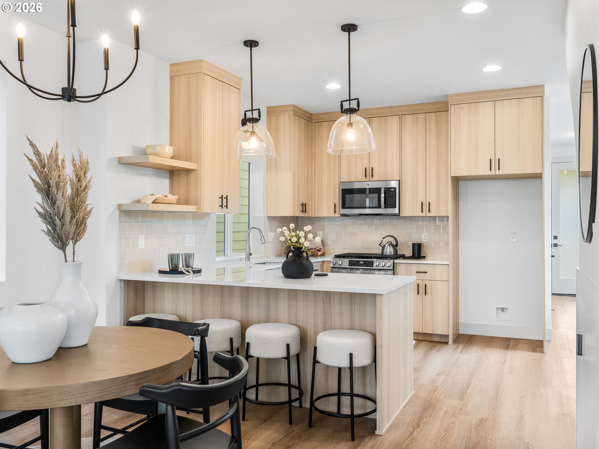 8206 Southwest 46th Avenue Portland, OR 97219 - Photo 4 of 23