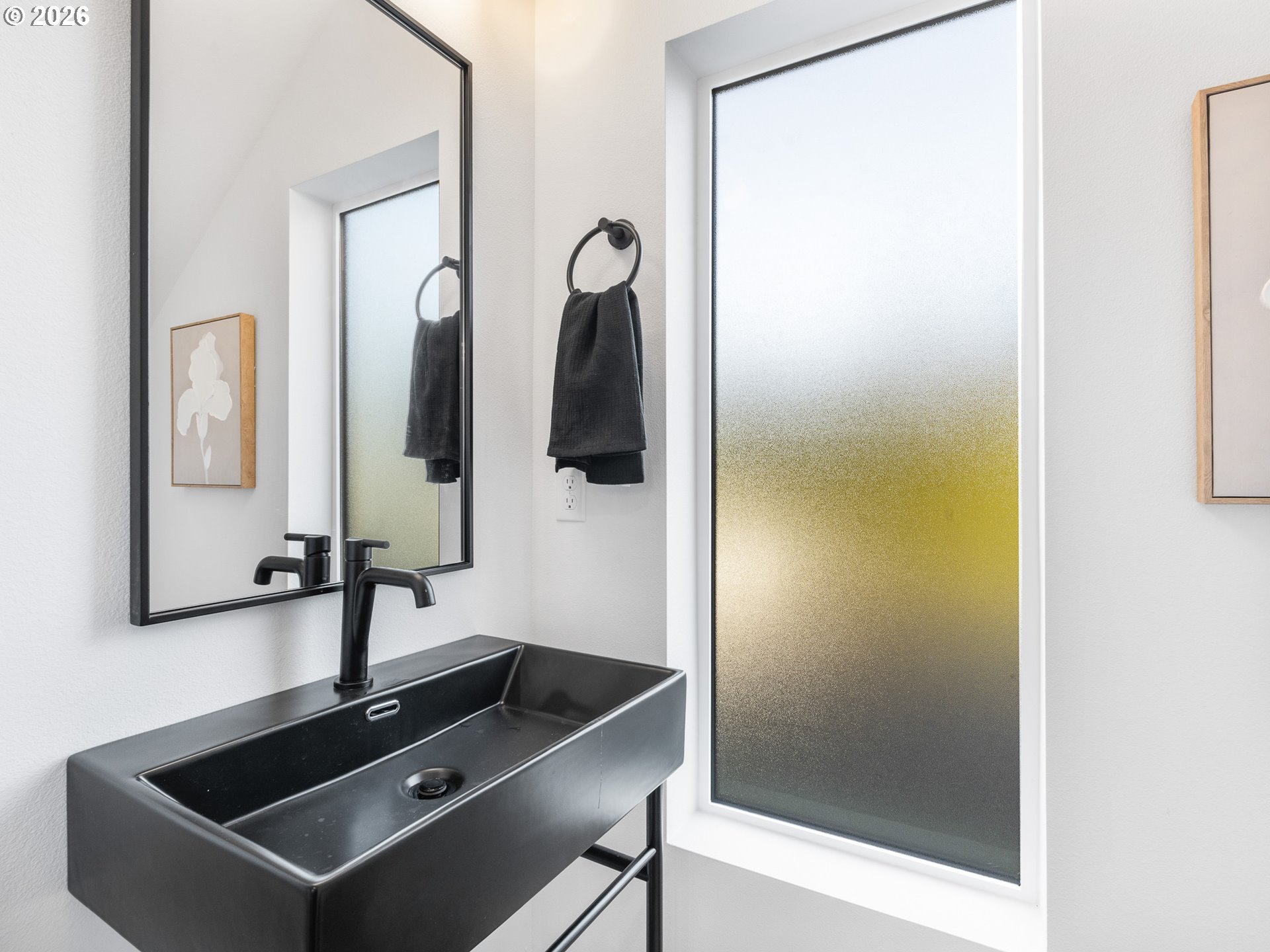 8206 Southwest 46th Avenue Portland, OR 97219 - Photo 8 of 23