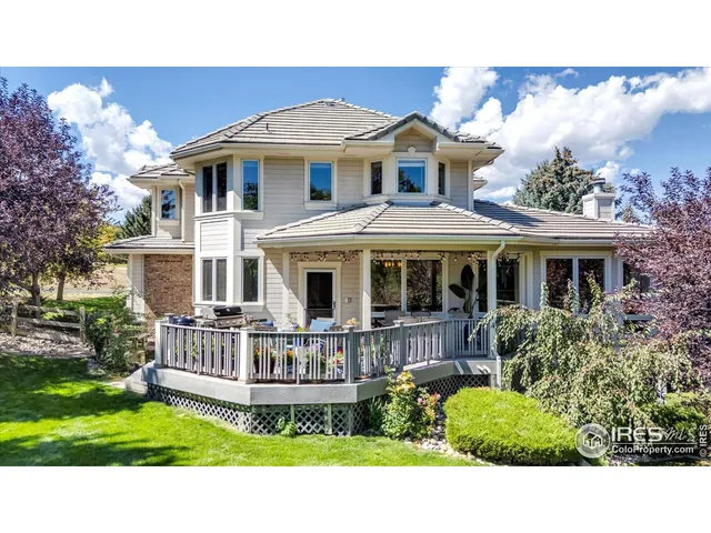 a balcony with furniture and garden