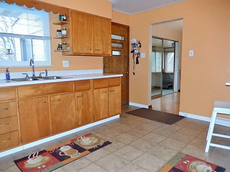 282 Oakville Road Beaver Falls, PA 15010 - Photo 6 of 19 Kitchen.