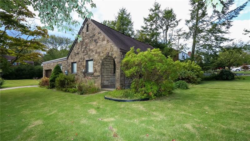 578 Kelso Road Pittsburgh, PA 15243 - Photo 1 of 24