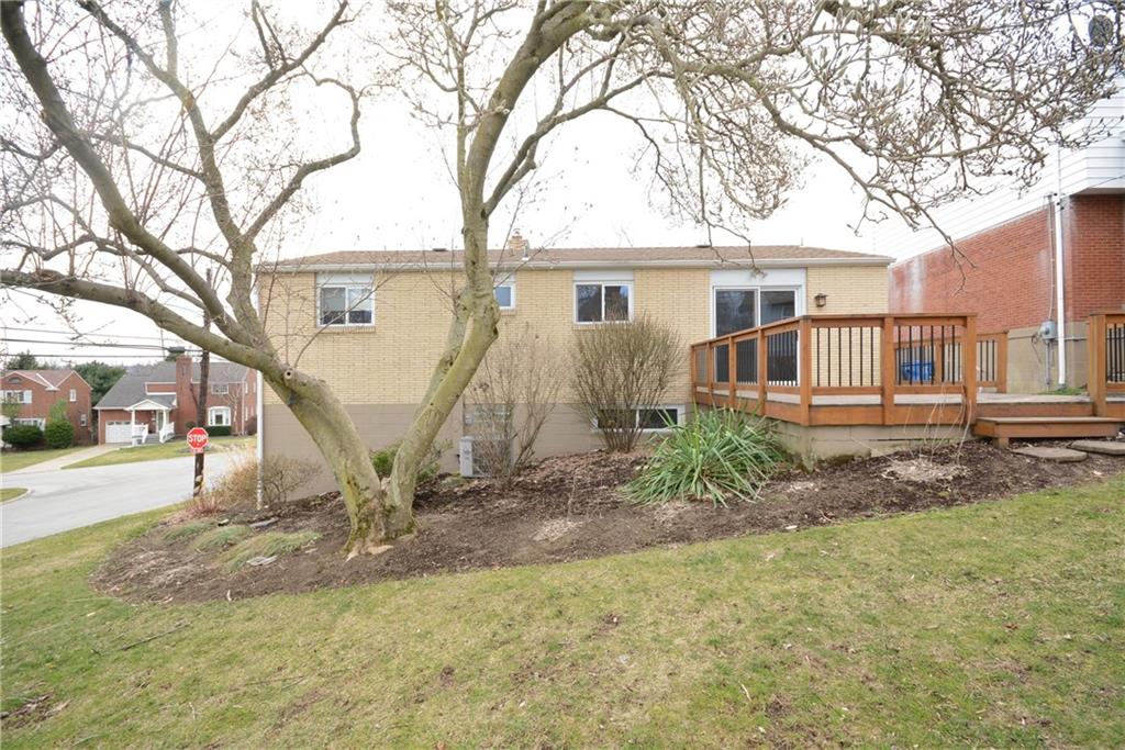 369 Rockfield Road Pittsburgh, PA 15243 - Photo 4 of 25