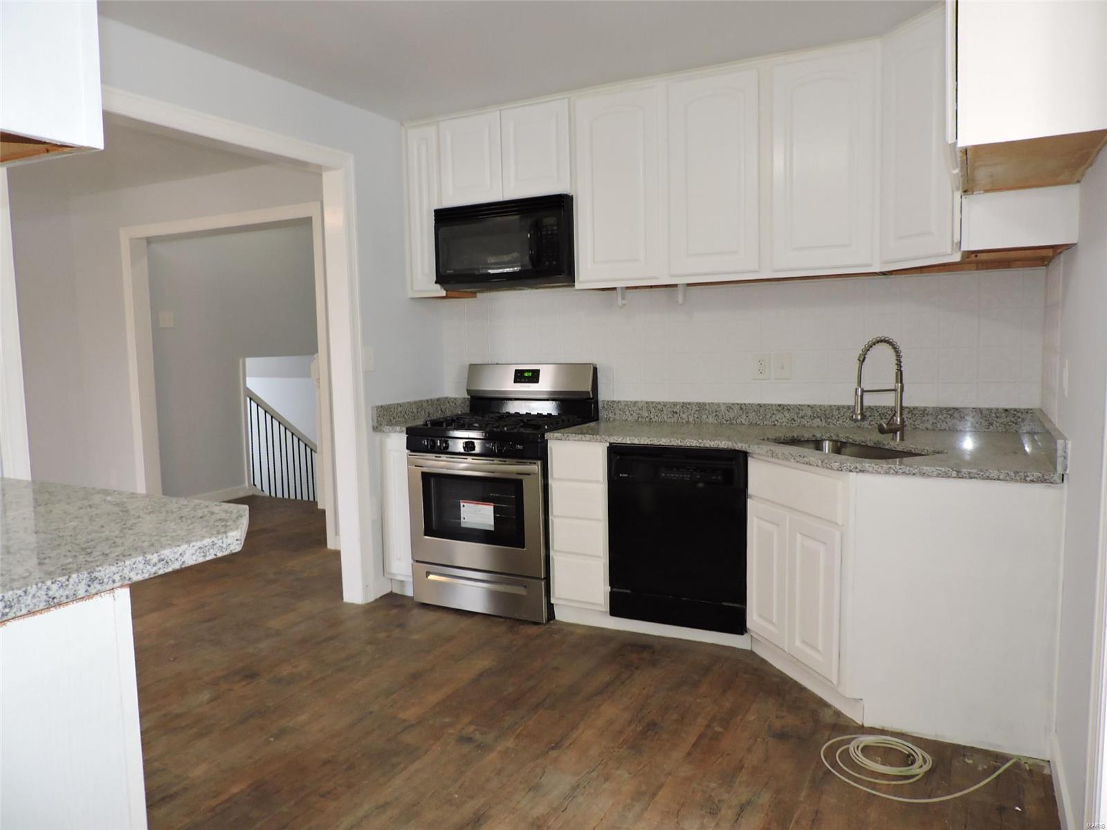 1182 Hackmann Road O'Fallon, MO 63366 - Photo 7 of 32