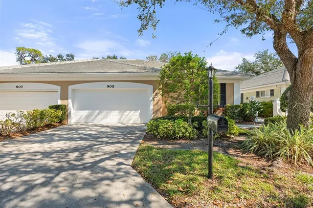 $329,900 | 905 Barclay Court, Venice, FL 34293