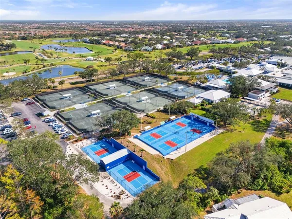 $329,900 | 905 Barclay Court, Venice, FL 34293