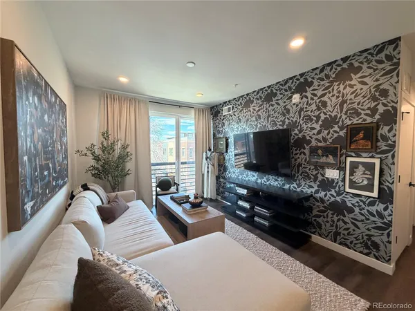 $2,495 | 2120 North Downing Street, Unit 304, Denver, CO 80205
