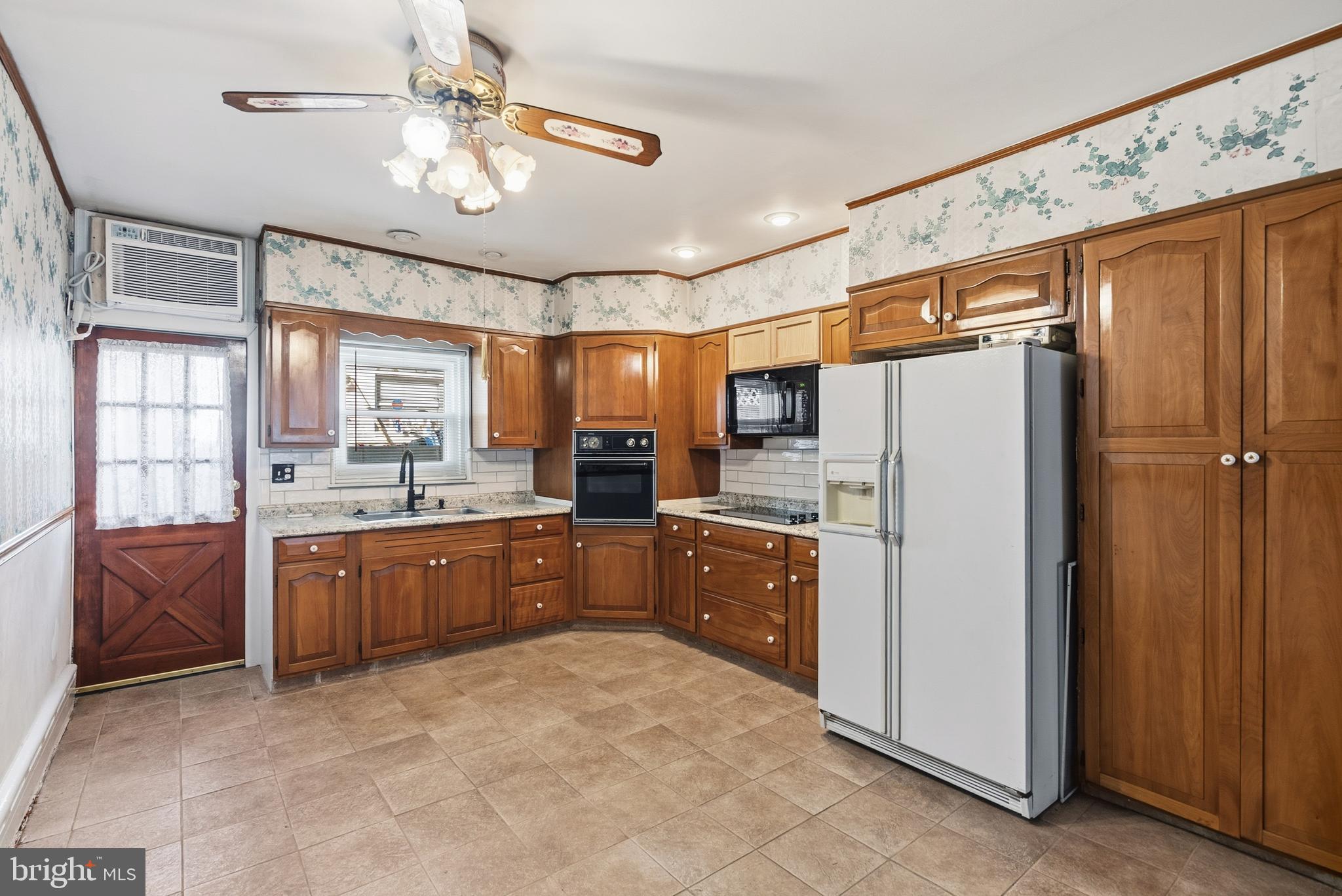 909 Watkins Street Philadelphia, PA 19148 - Photo 10 of 24