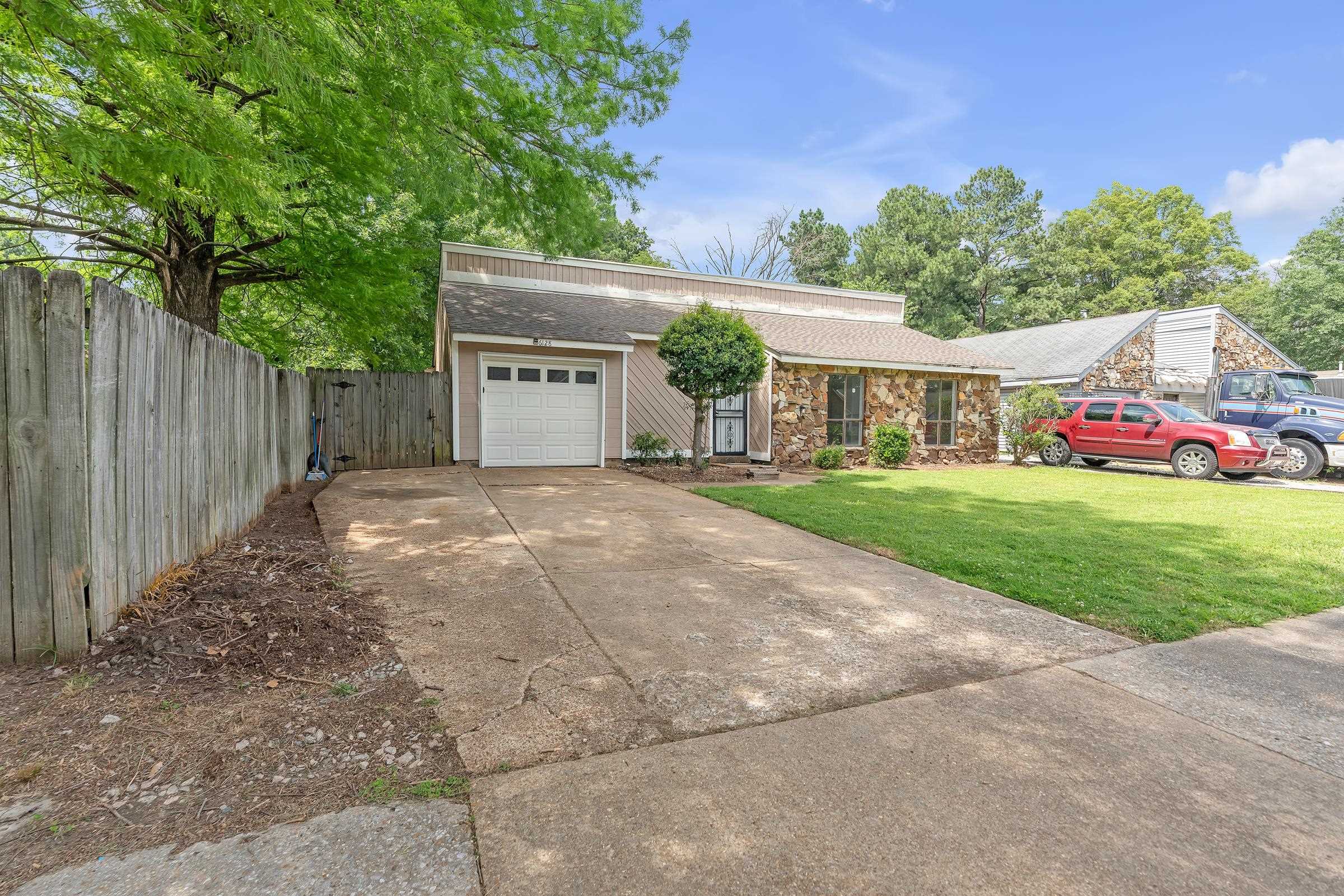 6128 Raintree Drive Memphis, TN 38115 - Photo 2 of 30 a front view of house with yard and green space