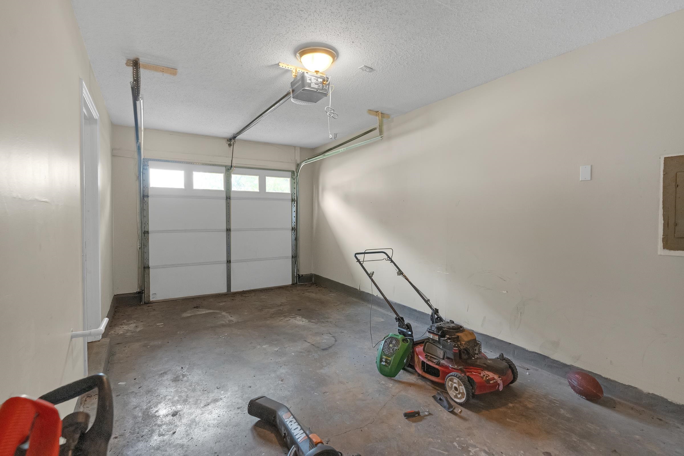 6128 Raintree Drive Memphis, TN 38115 - Photo 28 of 30 a view of a room with gym equipment