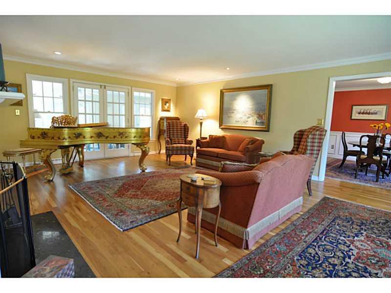 311 Buckingham Road Fox Chapel, PA 15215 - Photo 5 of 25 Living Room.