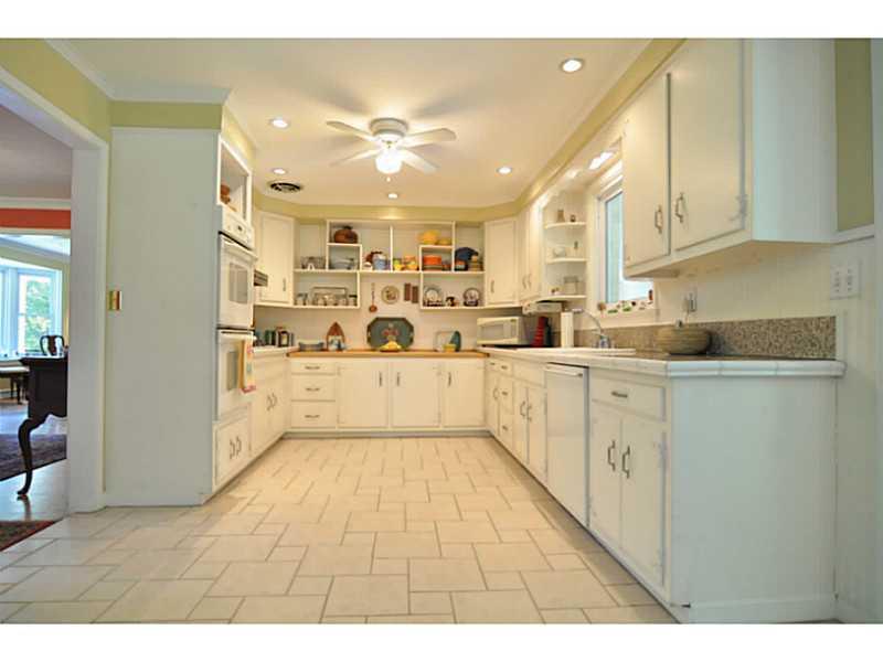 311 Buckingham Road Fox Chapel, PA 15215 - Photo 10 of 25 Kitchen.