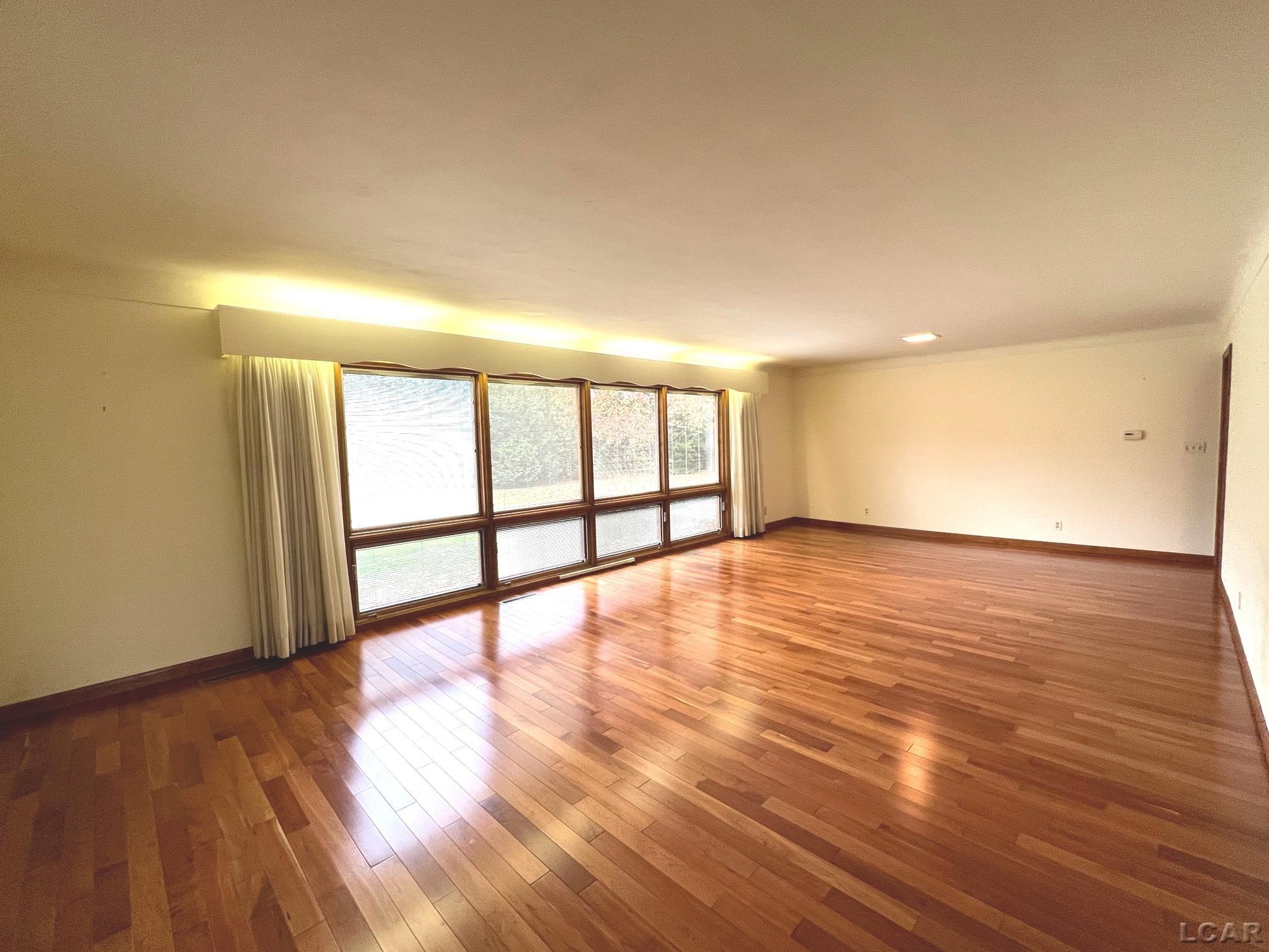 1330 Trenton Road Adrian, MI 49221 - Photo 9 of 40 50095682-8.JPG