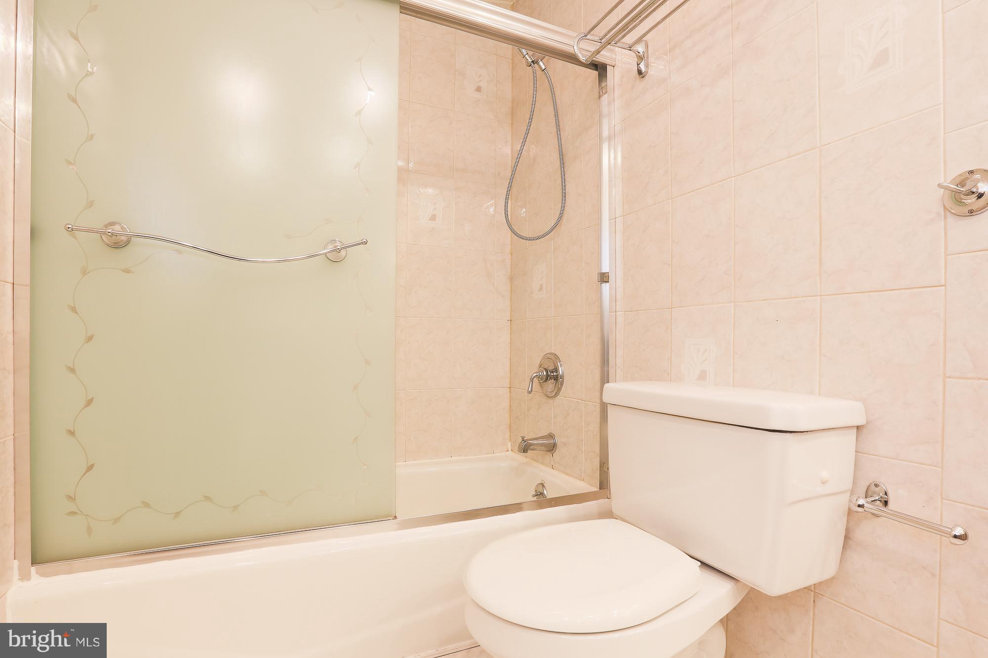 2407 Sylvale Road Baltimore, MD 21209 - Photo 27 of 28 Bath