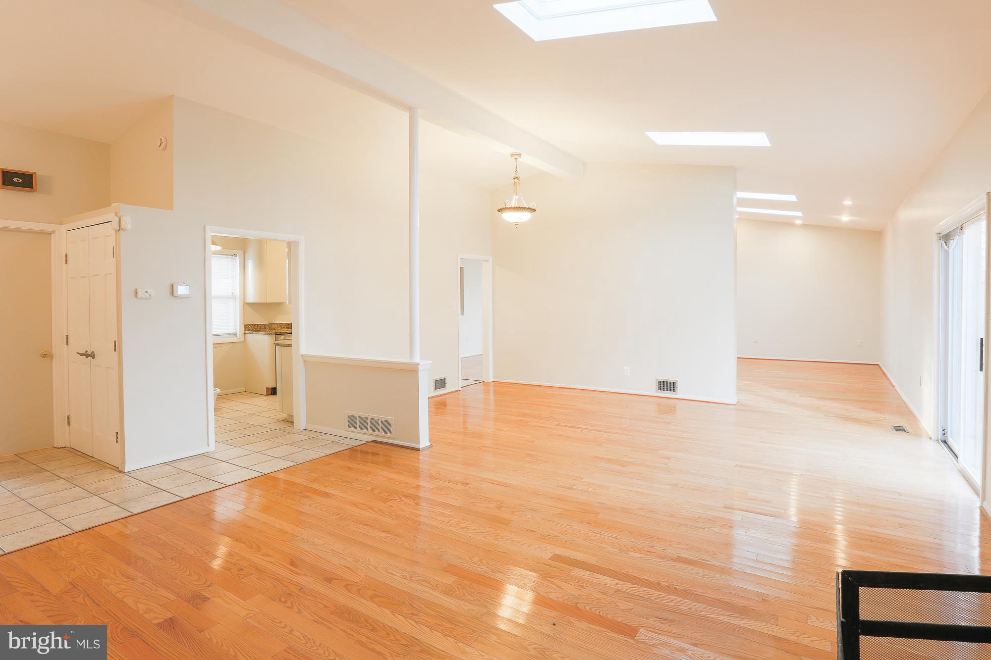 2407 Sylvale Road Baltimore, MD 21209 - Photo 7 of 28 Dining room
