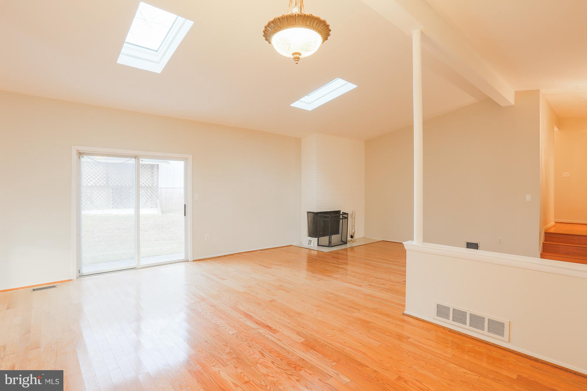 2407 Sylvale Road Baltimore, MD 21209 - Photo 8 of 28 Dining room