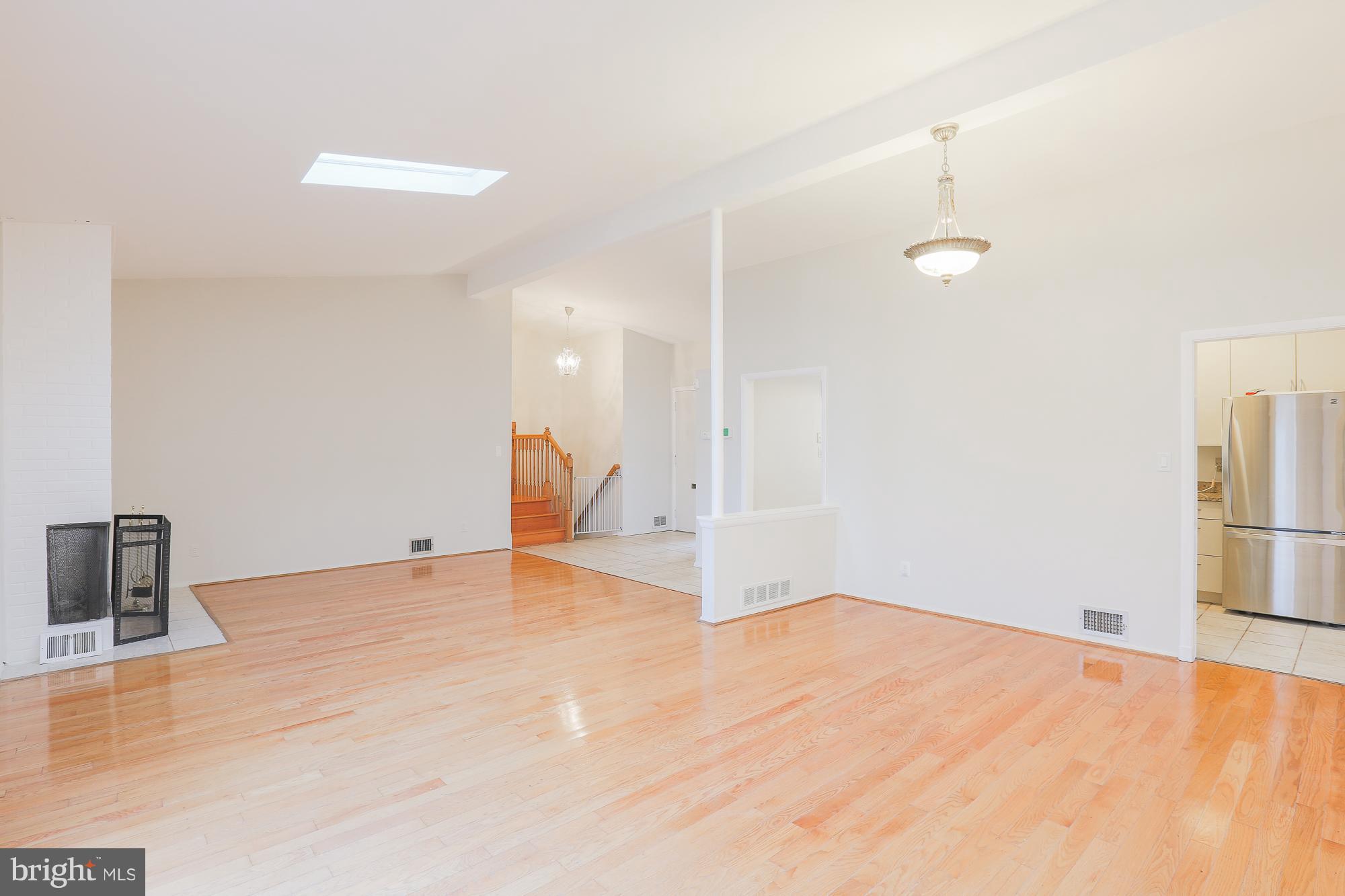 2407 Sylvale Road Baltimore, MD 21209 - Photo 9 of 28 Living room