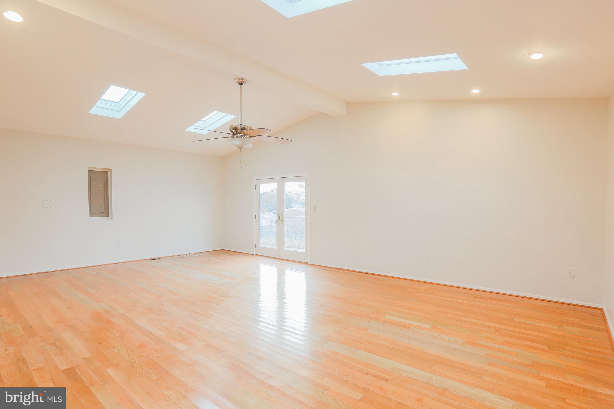 2407 Sylvale Road Baltimore, MD 21209 - Photo 10 of 28 Family room