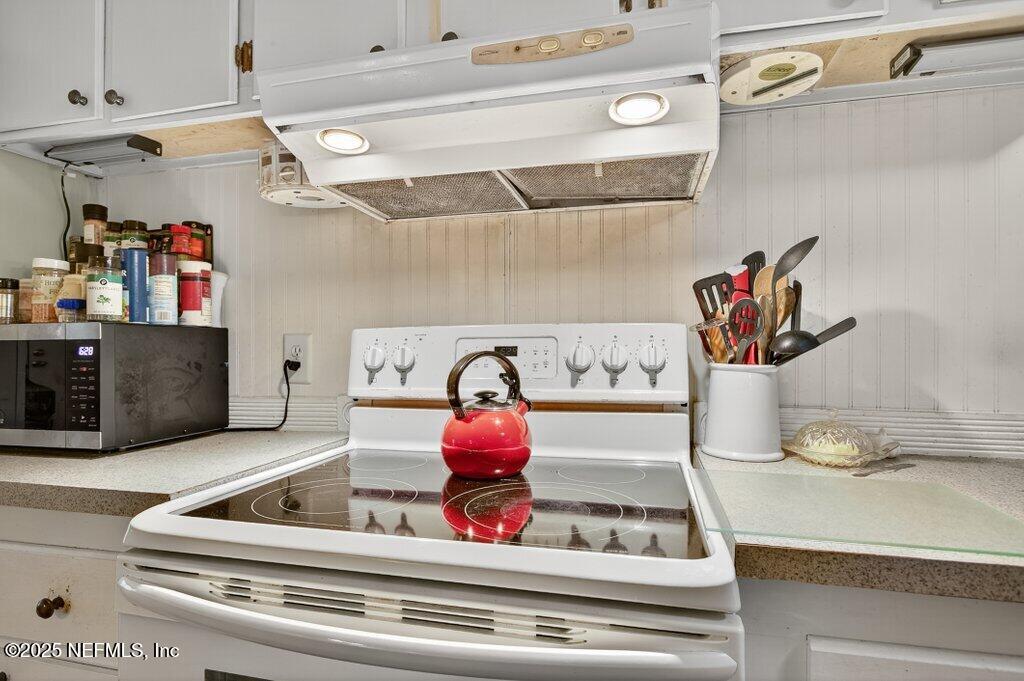 695 Carlin Road Satsuma, FL 32189 - Photo 13 of 53 a utility room with sink and wooden floor
