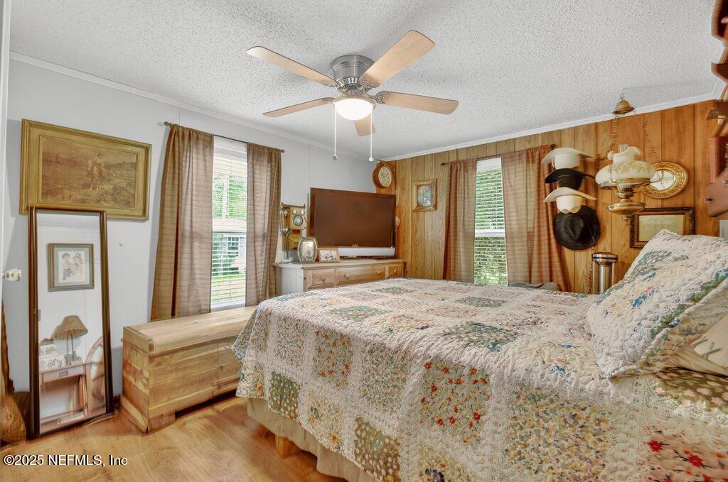 695 Carlin Road Satsuma, FL 32189 - Photo 22 of 53 a bedroom with a large bed and a flat tv screen
