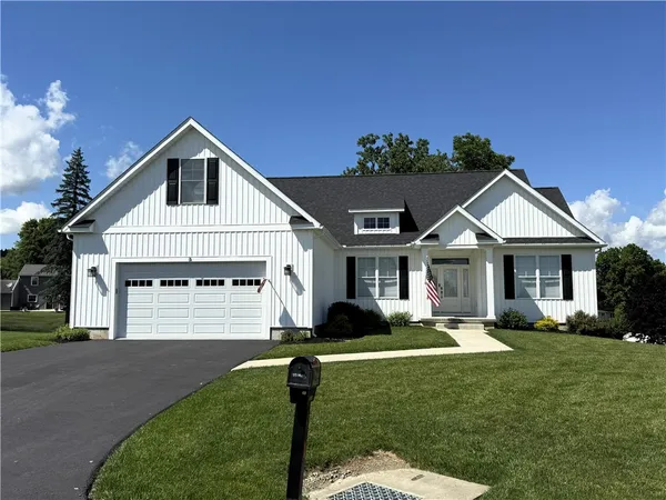 $499,900 | 8 Royal Court, Horseheads, NY 14845
