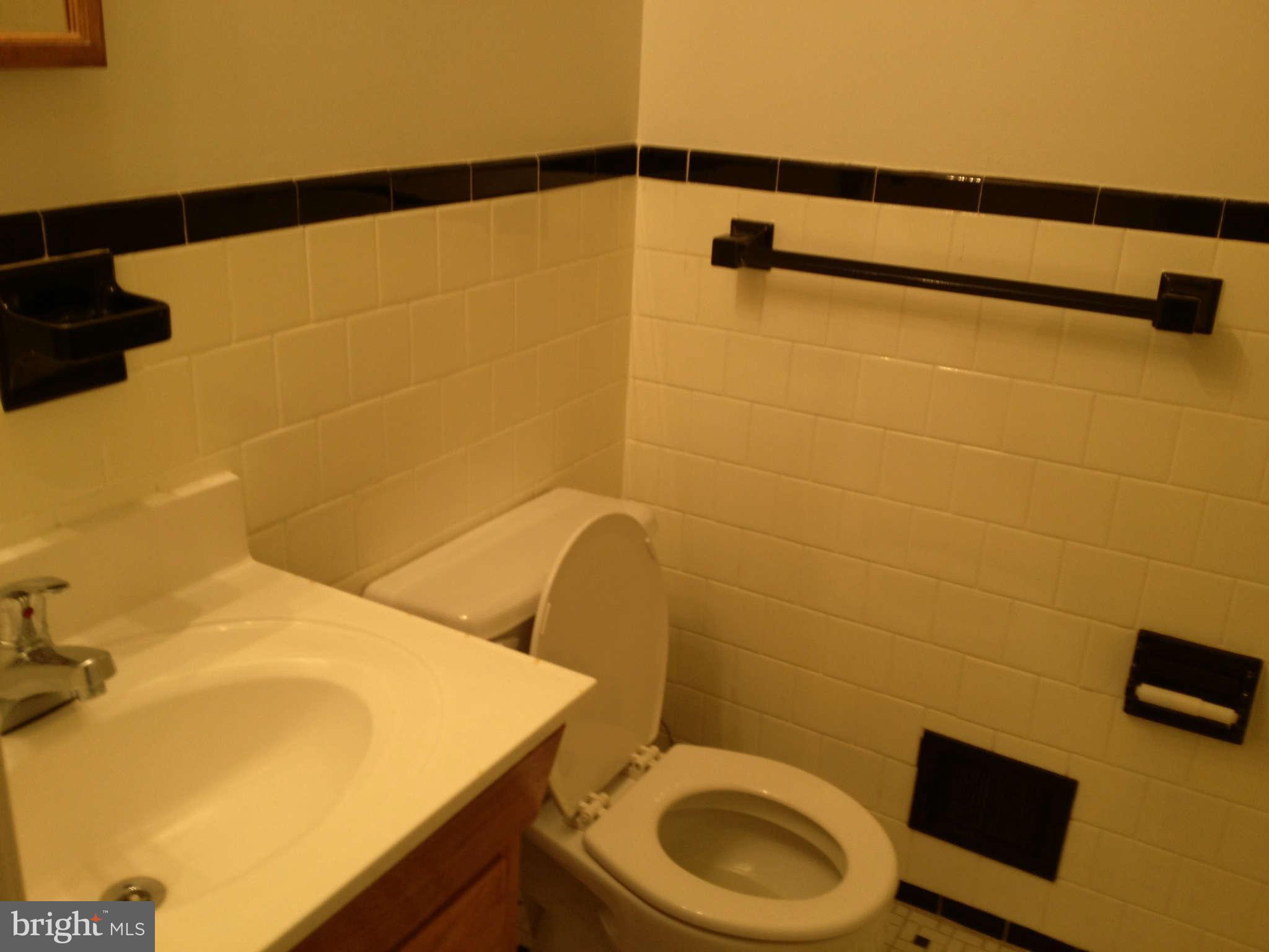 8112 Bainbridge Road Alexandria, VA 22308 - Photo 11 of 29 Bath