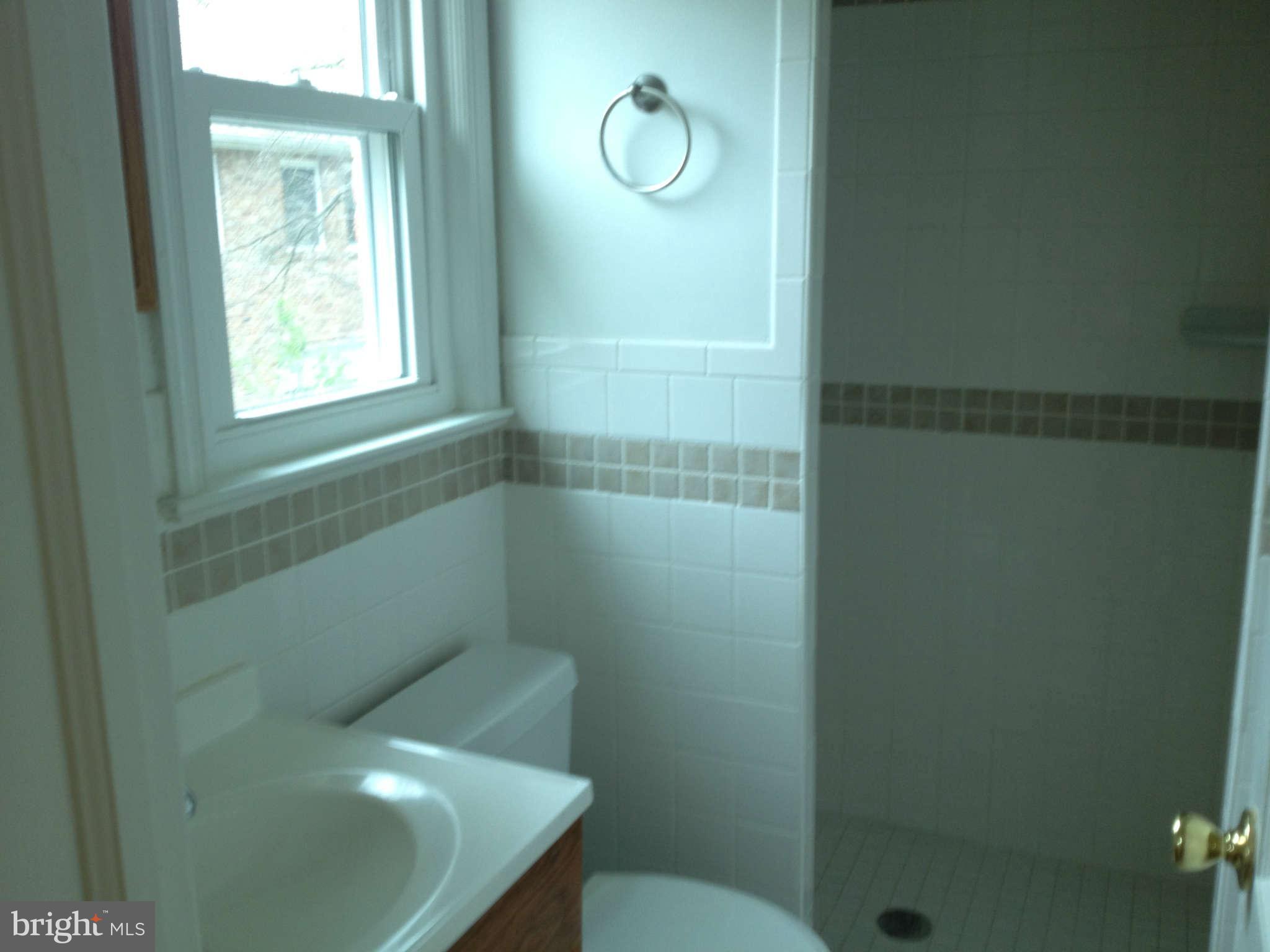 8112 Bainbridge Road Alexandria, VA 22308 - Photo 14 of 29 Bath (Master)